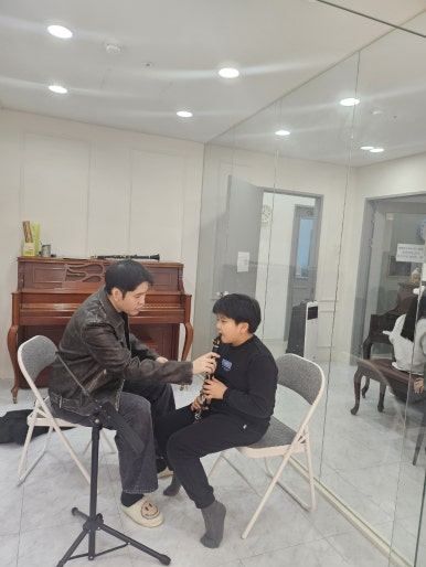 클라리넷 1:1 레슨 장면